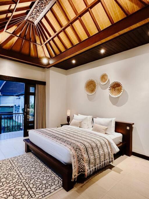 Villa Sriwedari - *